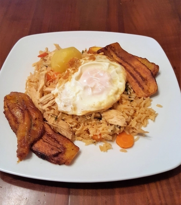 Arroz con pollo y plátano