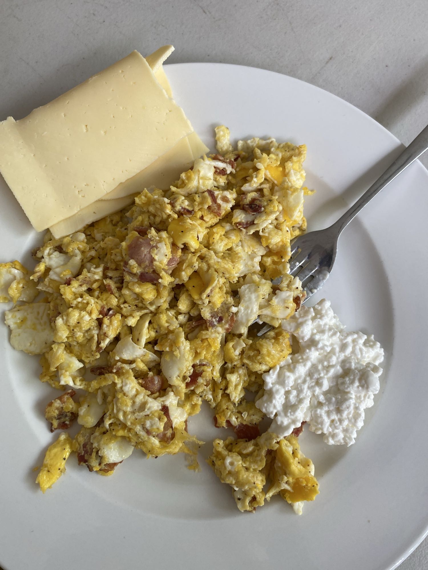 Huevos revueltos con queso