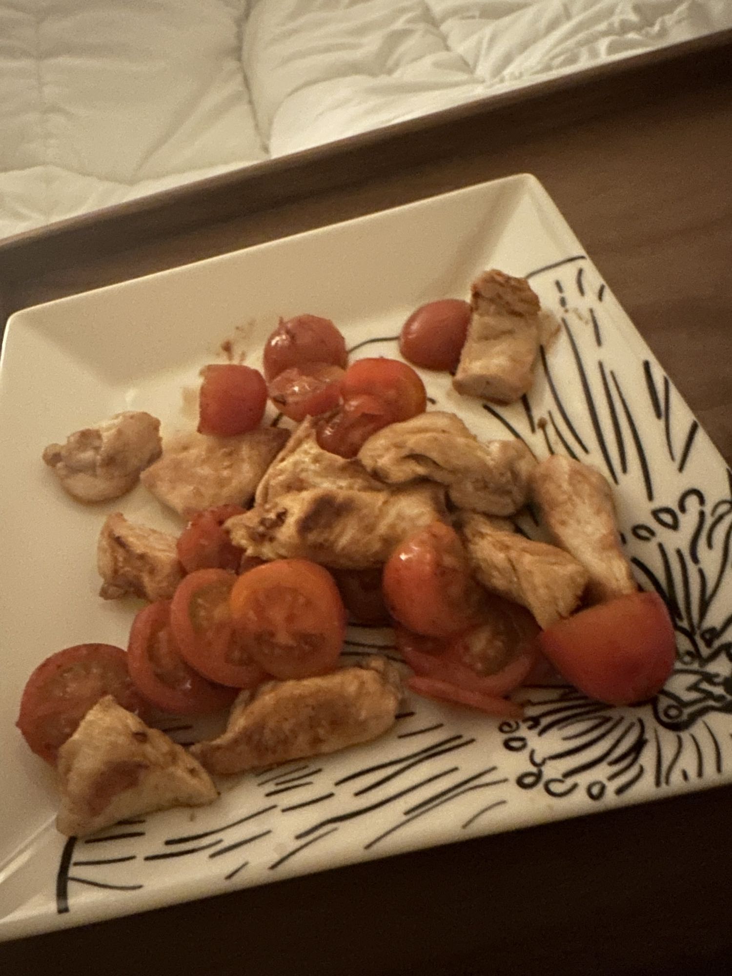Pollo con tomates