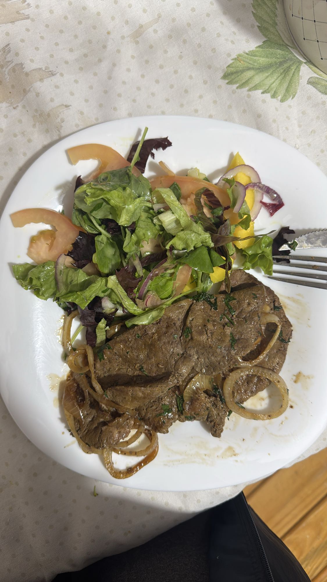 Bife com salada mista