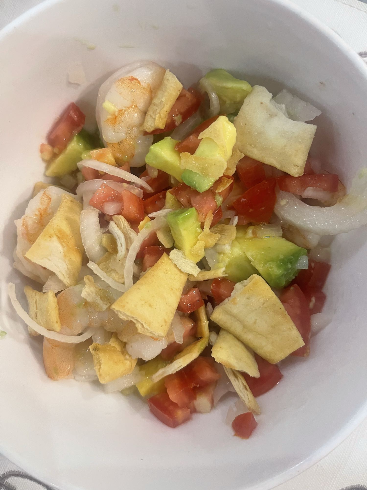 ensalada de camarón y aguacate