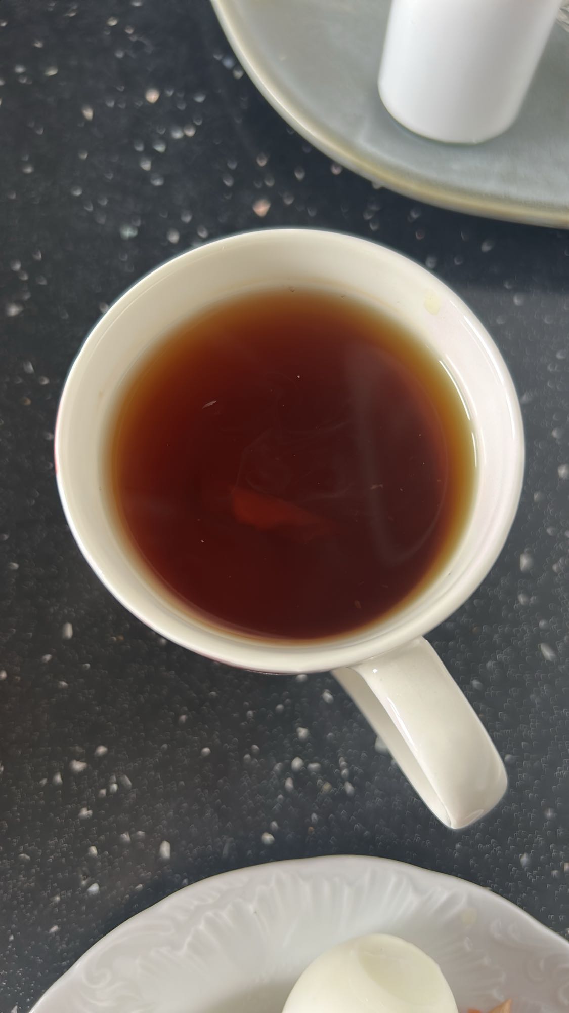 filiżanka czarnej herbaty