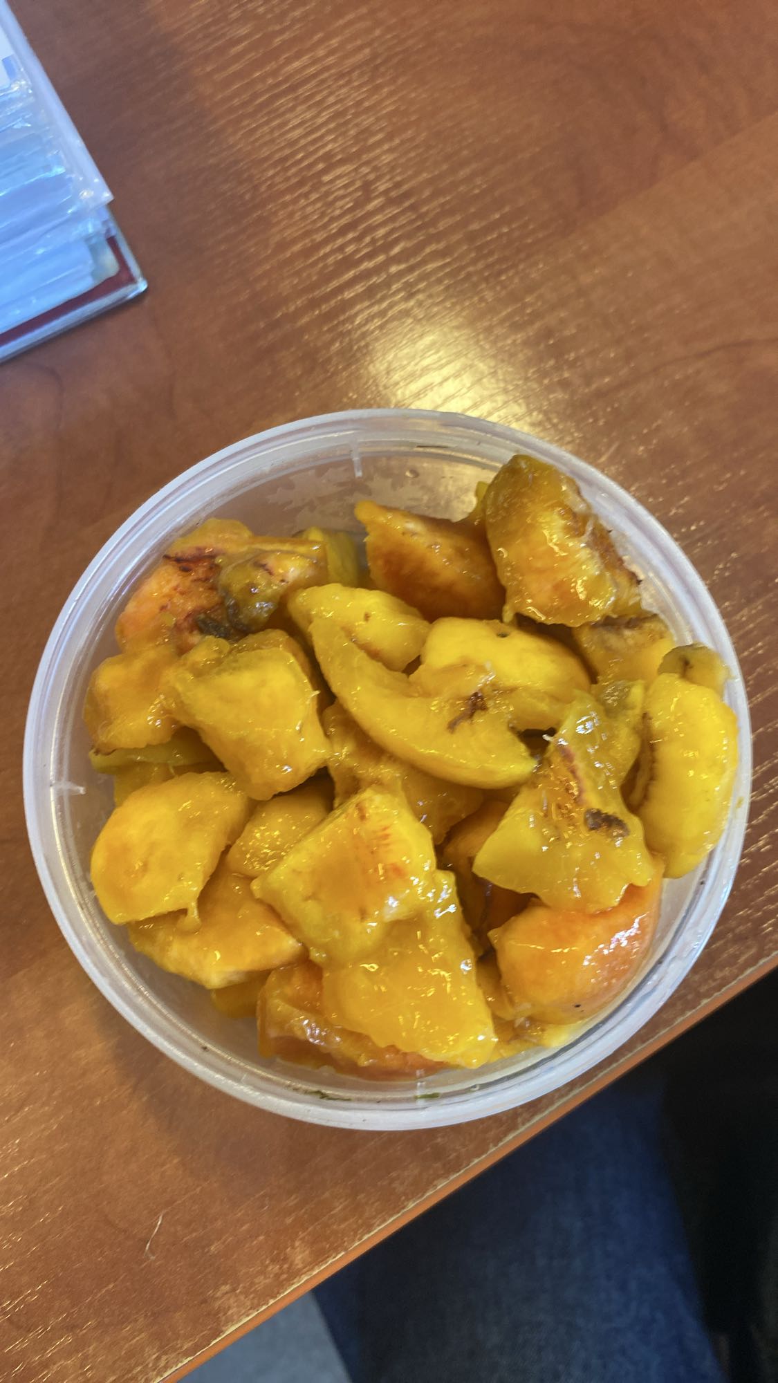 pokrojone brzoskwinie