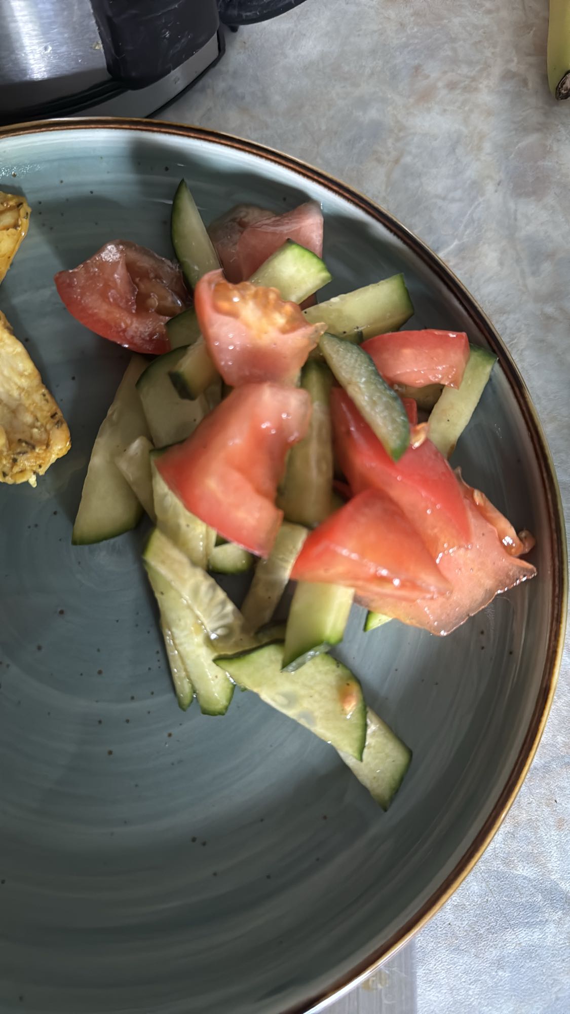 салат из огурцов и помидоров