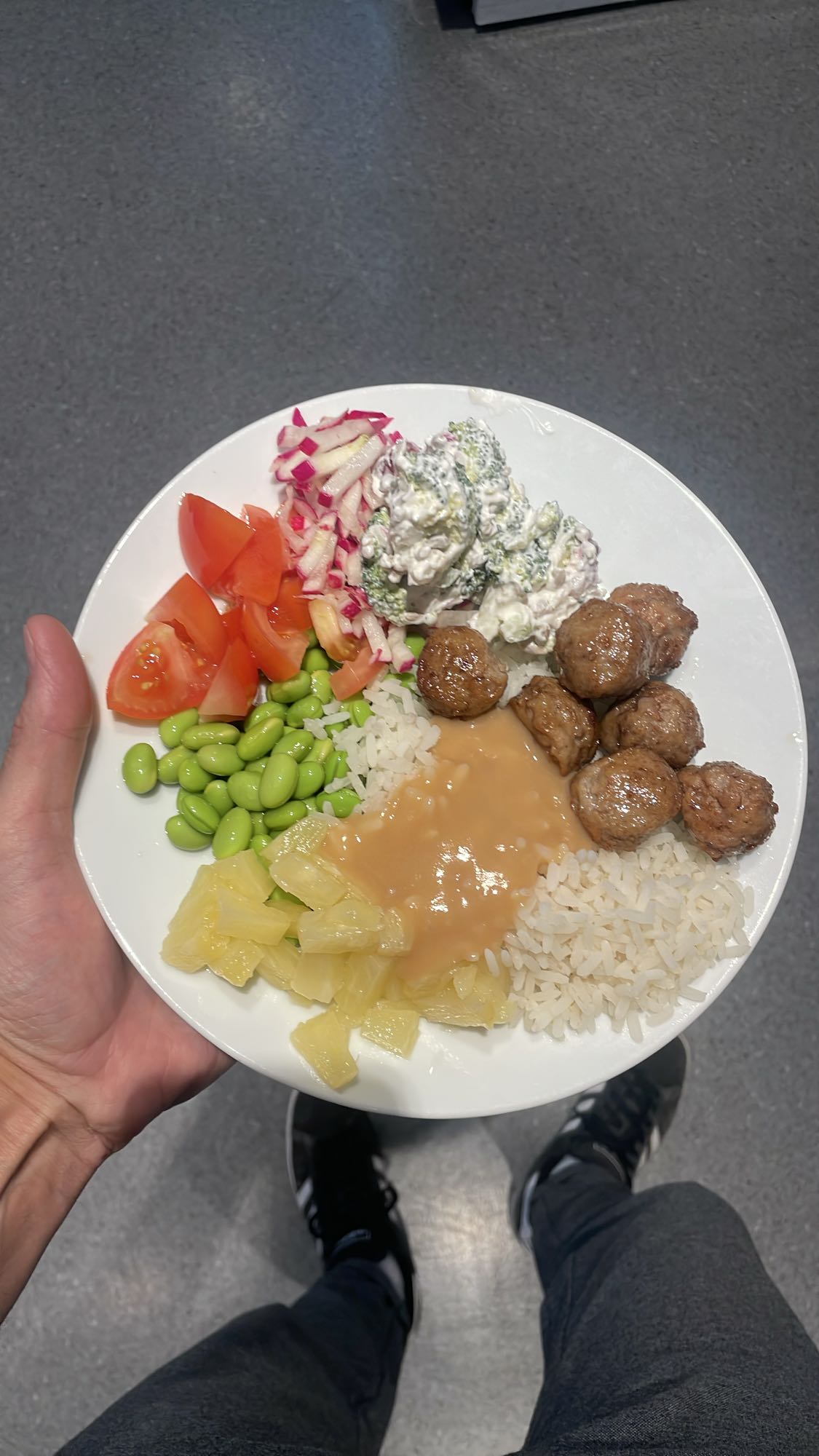 Köttbullar med ris och grönsaker