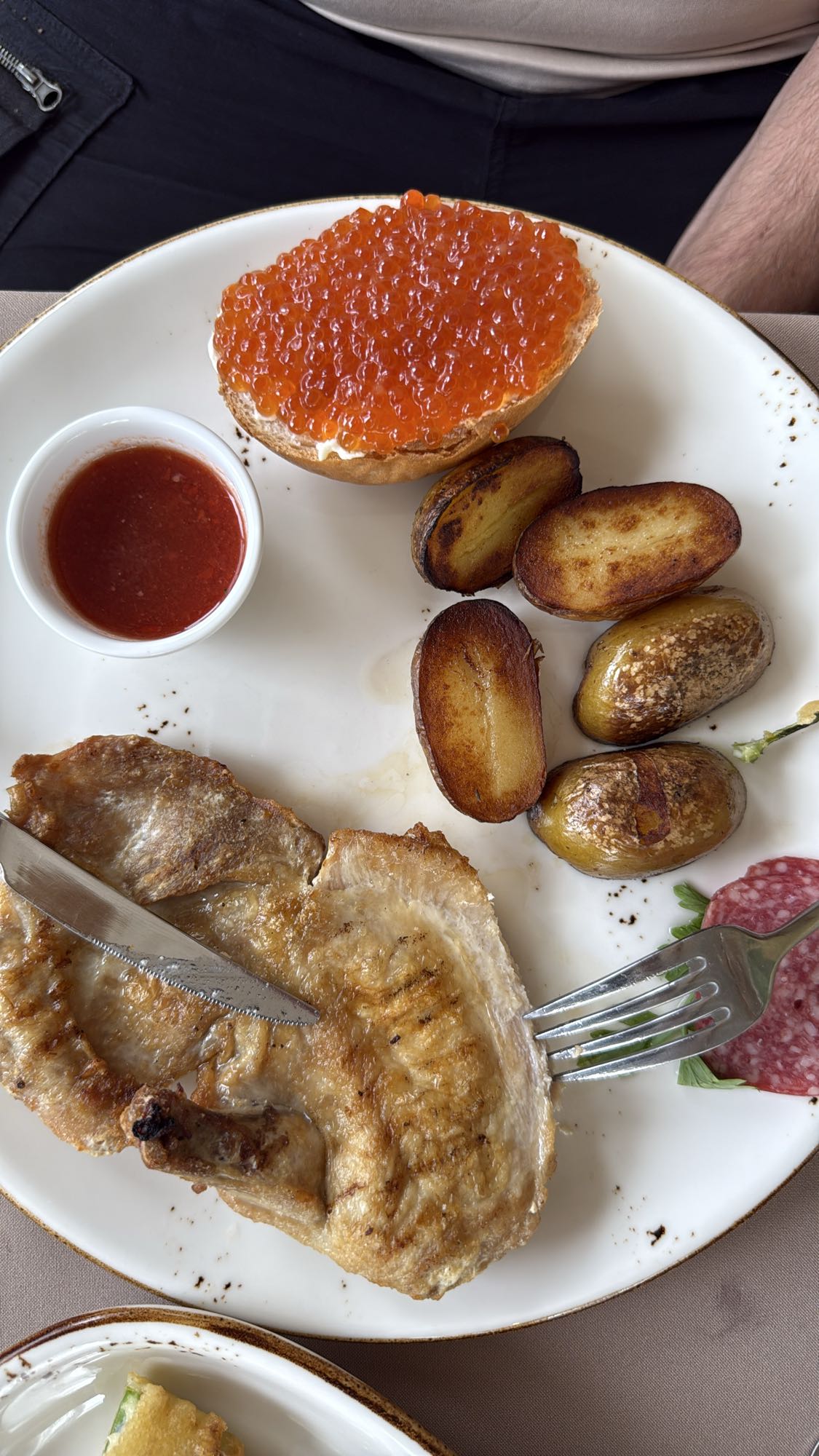 Курица с картофелем и икрой