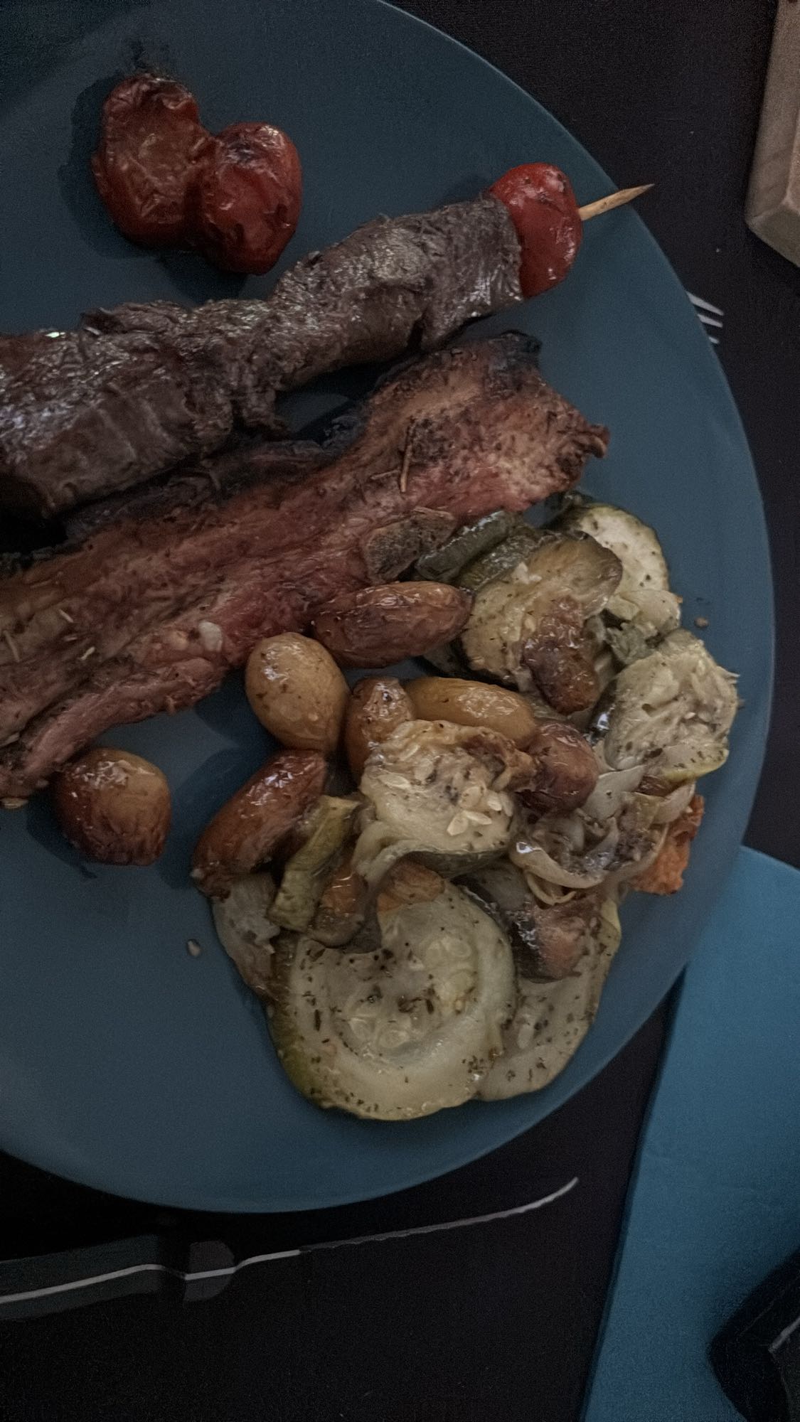 Brochette et légumes rôtis