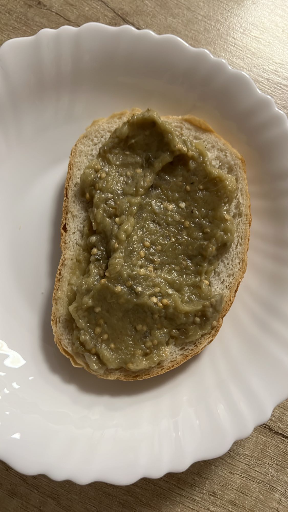 Pâine cu salată de vinete