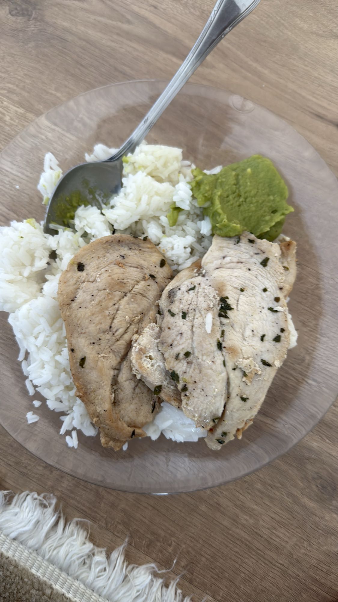 Pollo con arroz y guacamole