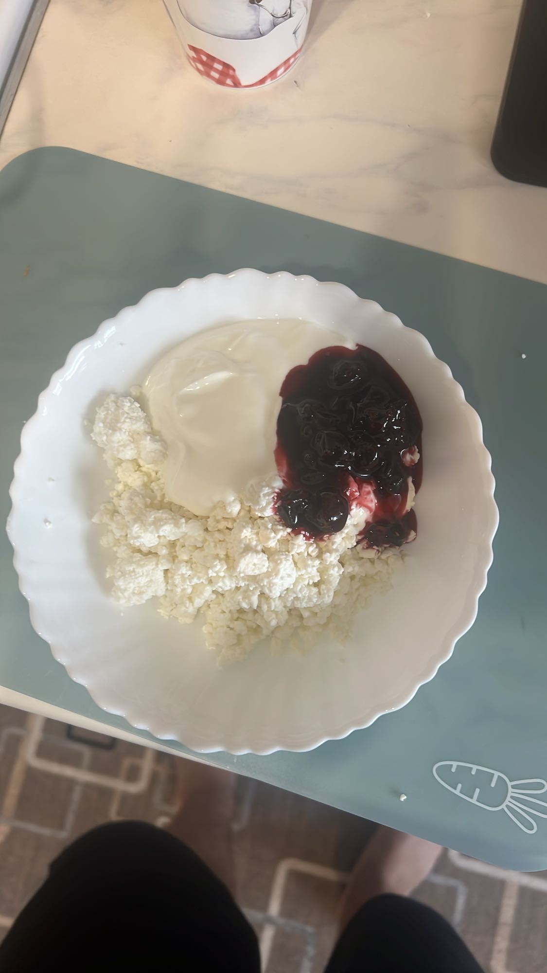 творог с йогуртом и вареньем