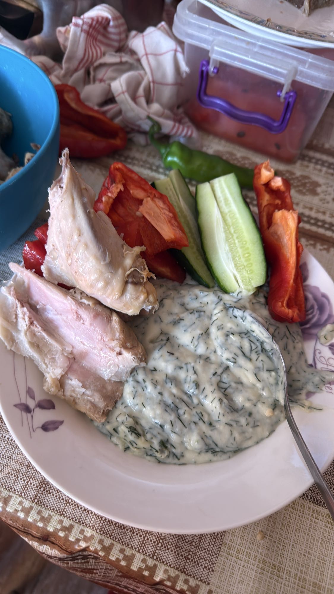 Pui cu legume și sos