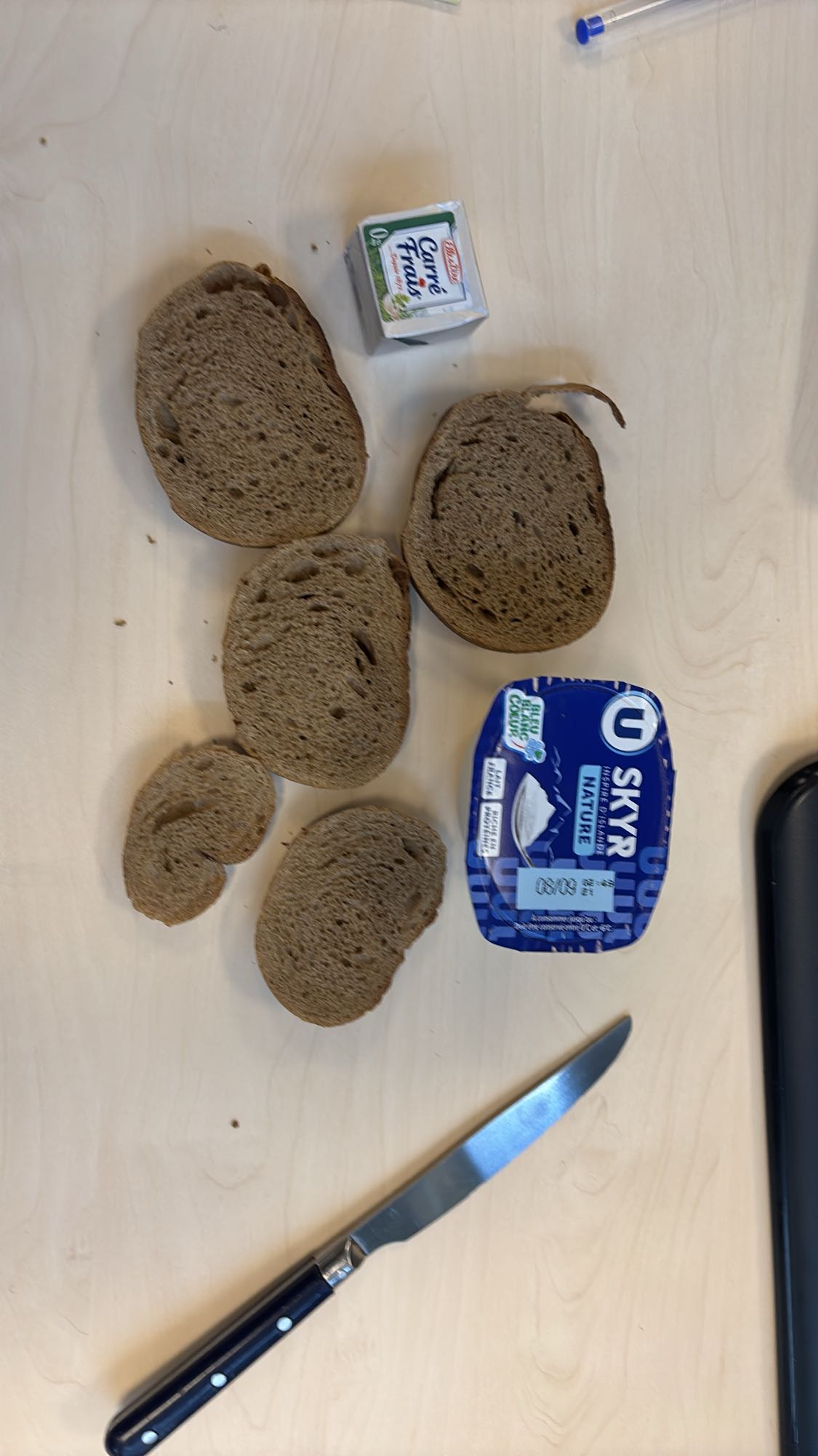 Pain complet, Skyr, fromage