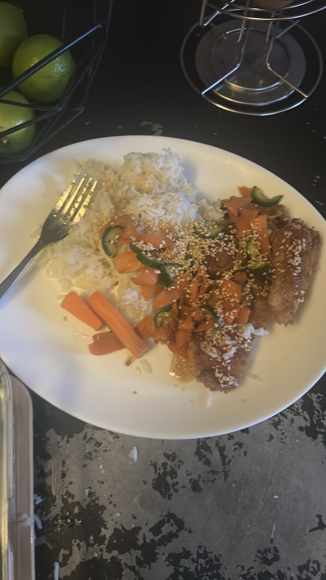 Poulet pané, riz et légumes