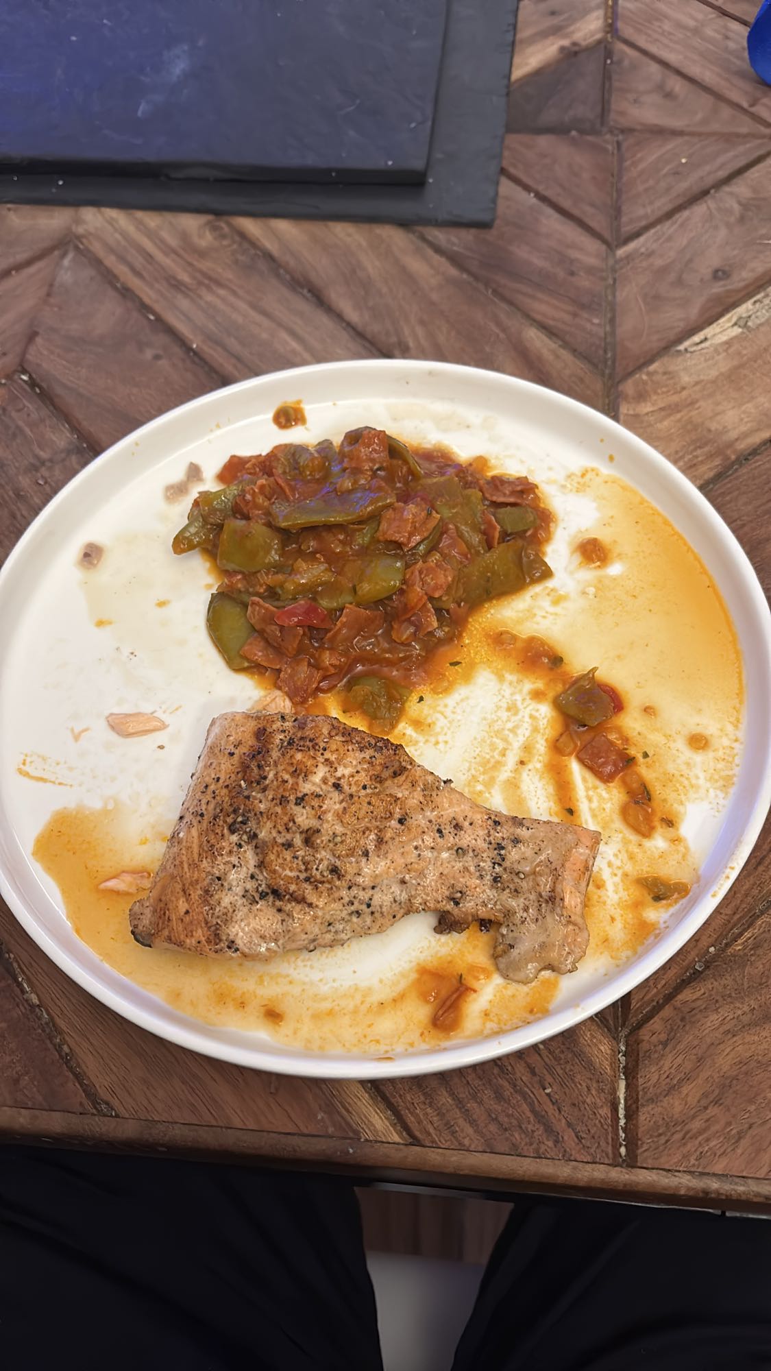 Saumon et ratatouille avec chorizo