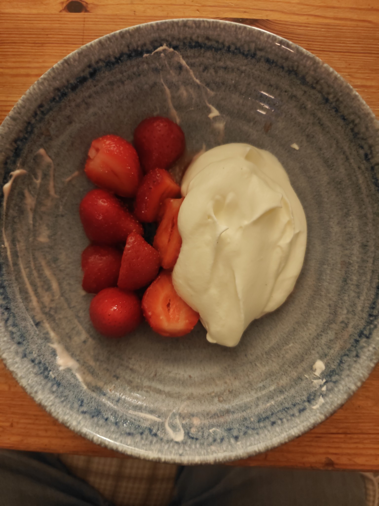 Jordgubbar med grädde