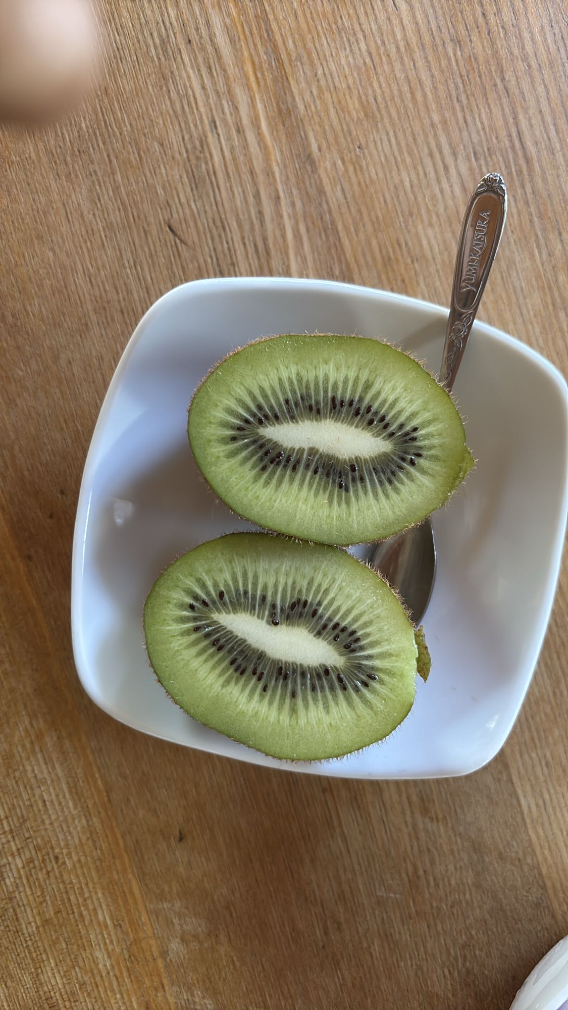 Fresh Kiwi Halves