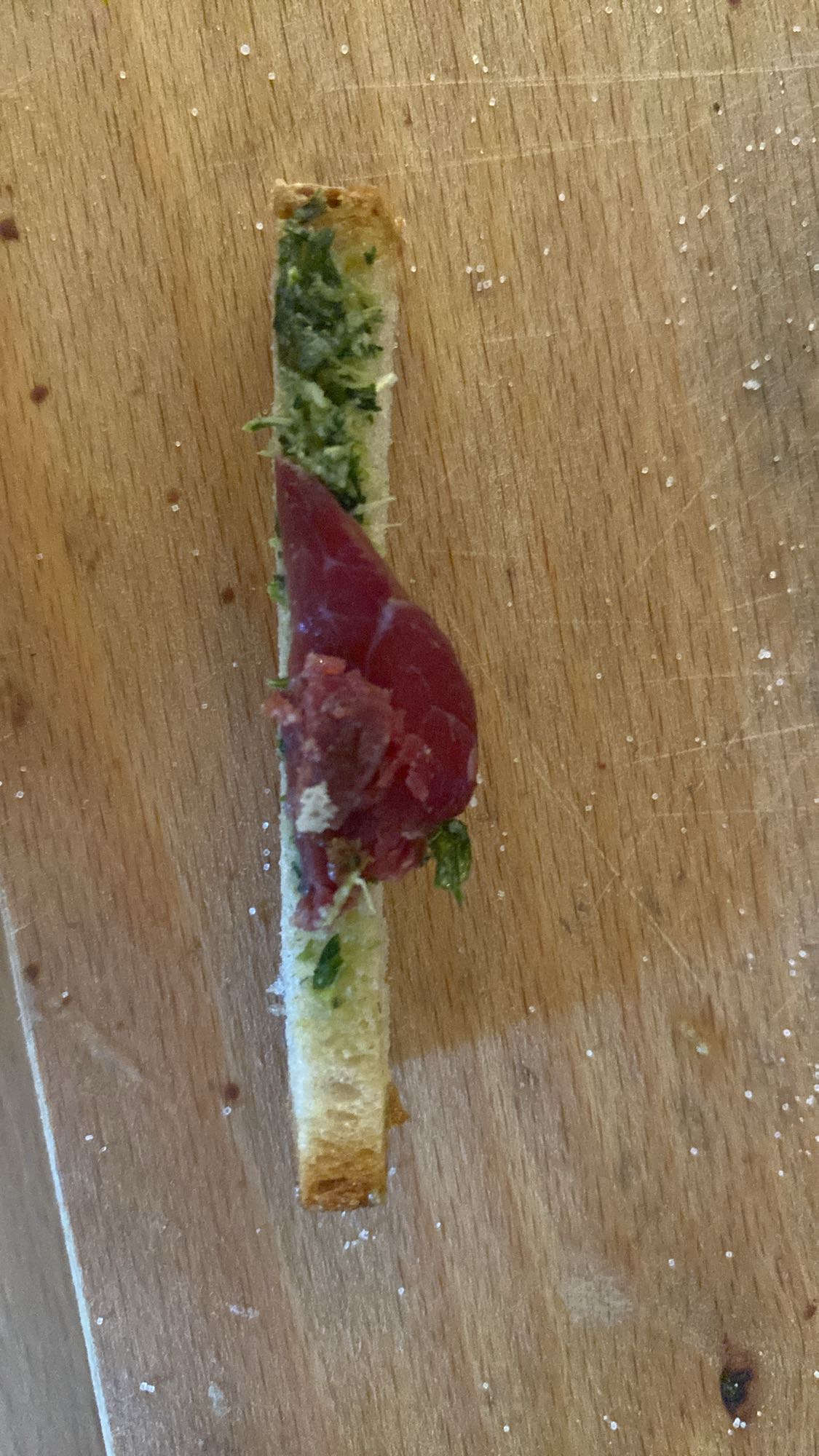 Mini grzanka z ziołami i szynką