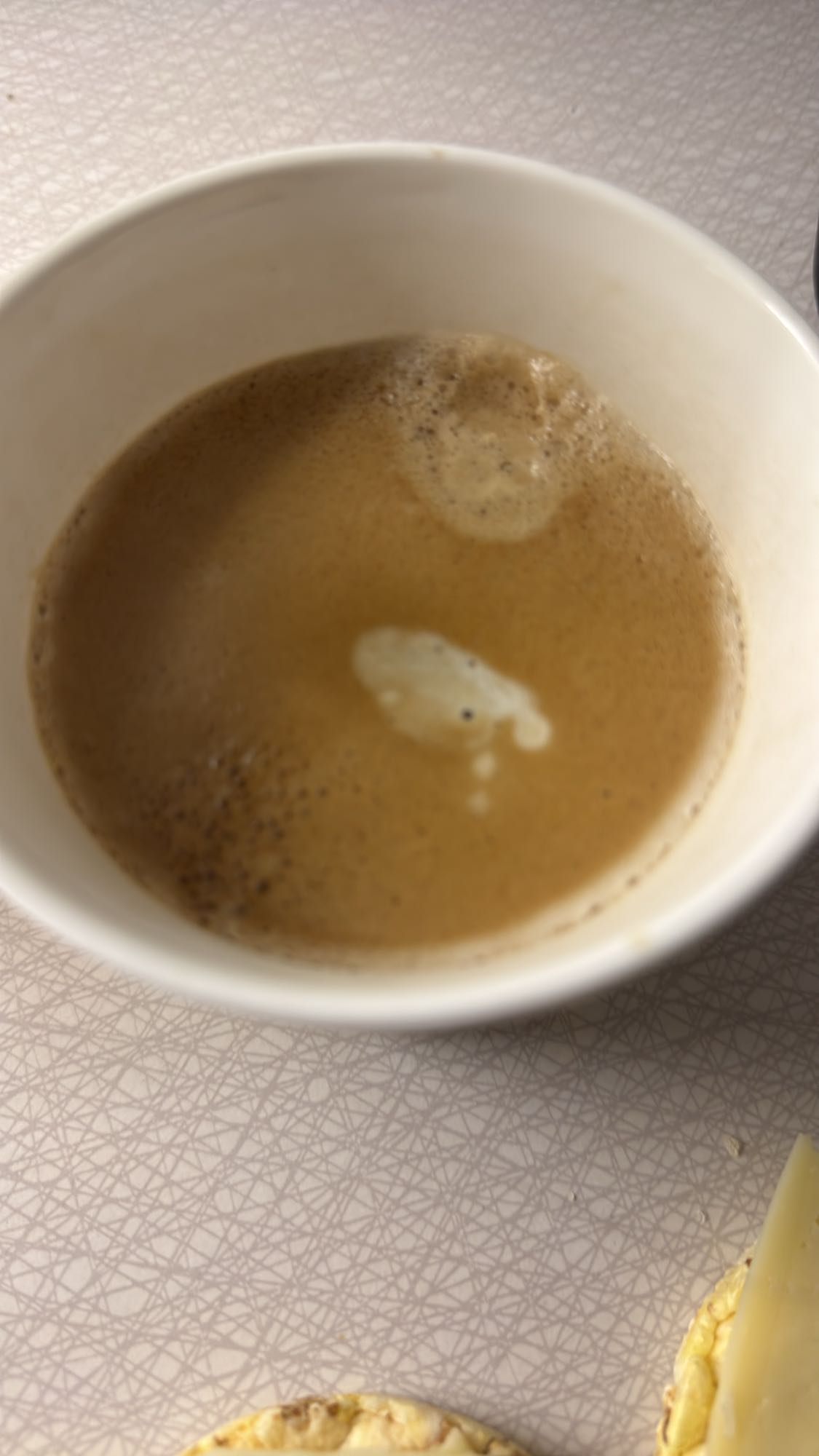 Kaffe och riskaka med ost