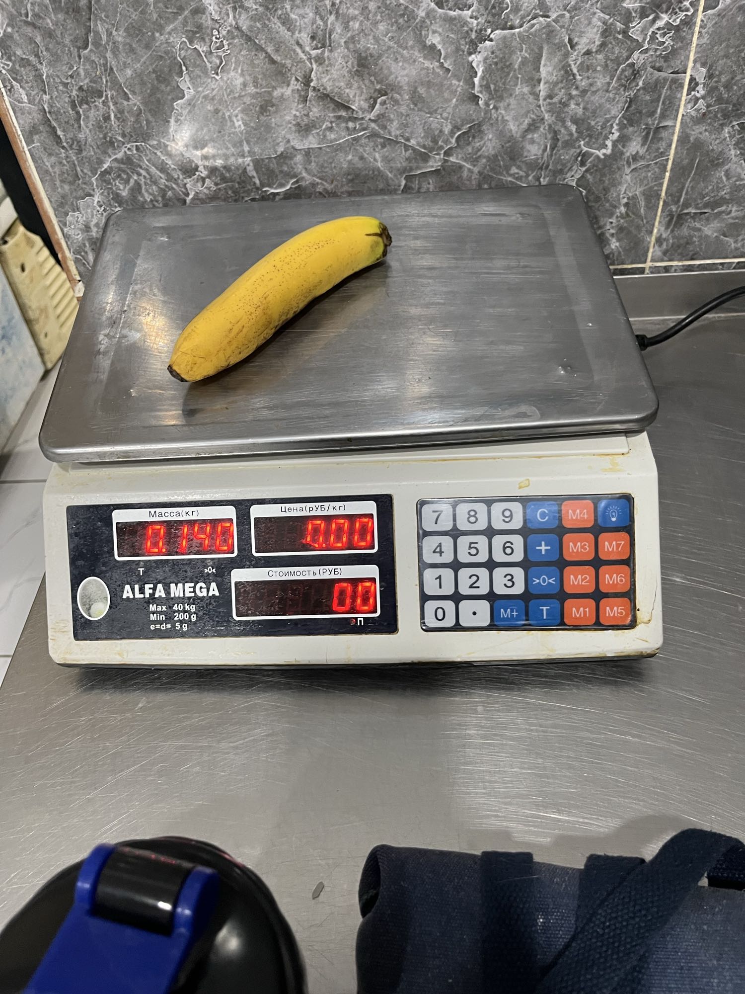 Банан на весах