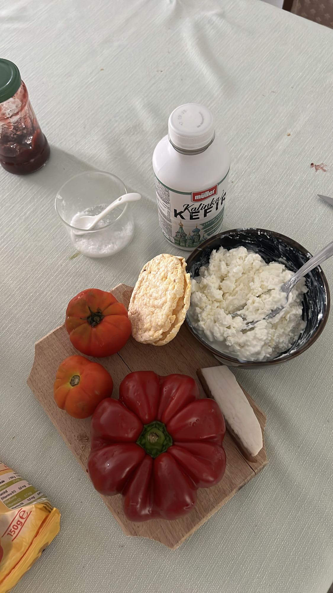 Mic dejun cu legume și brânză