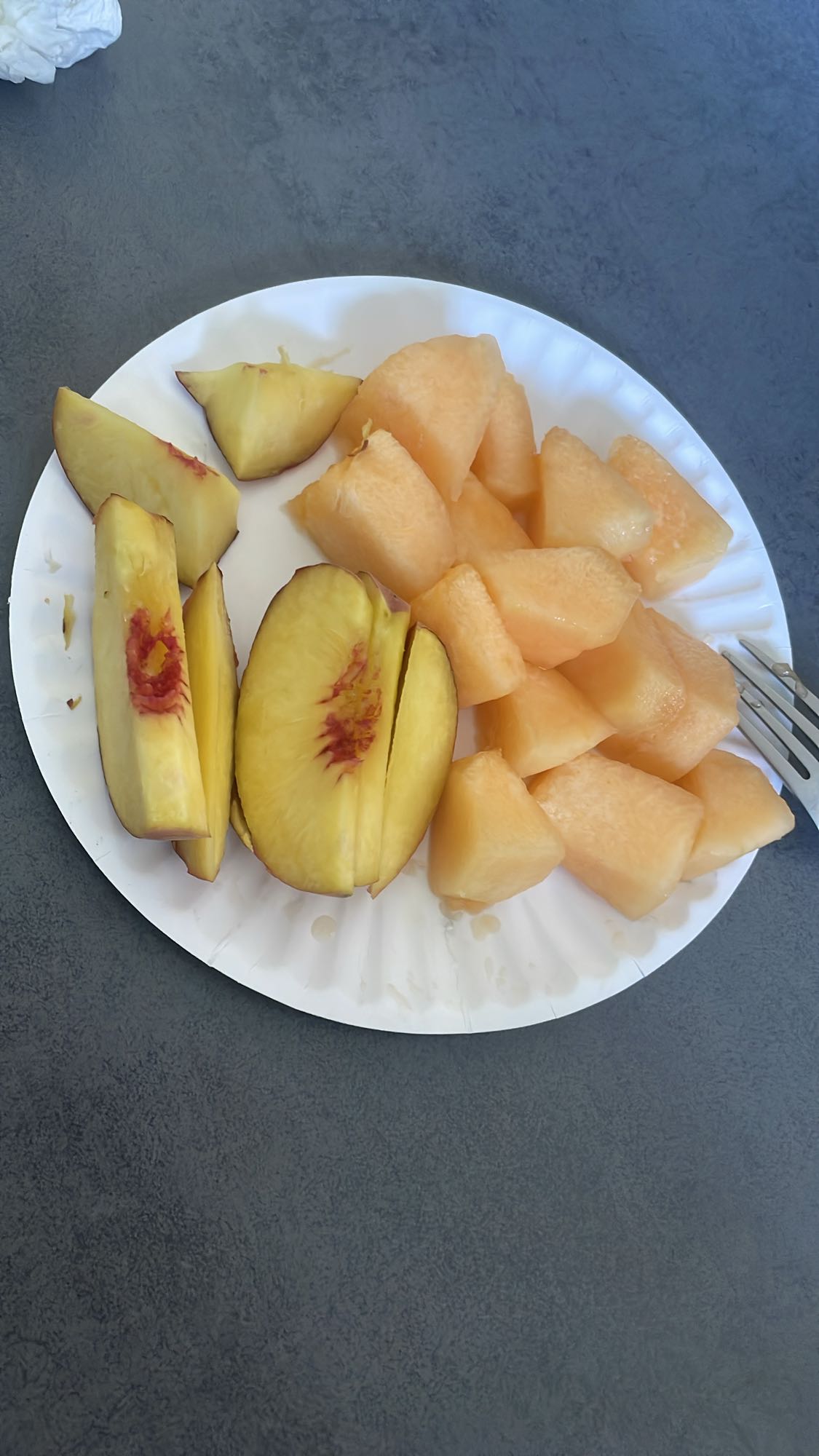 Fructe proaspete pe farfurie