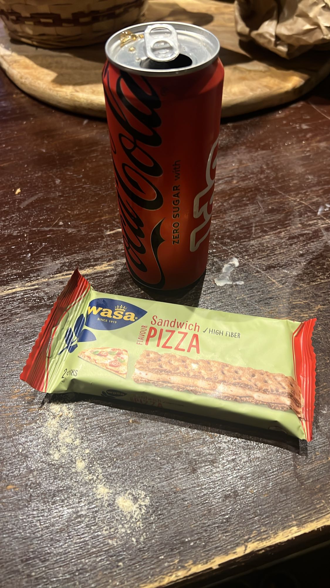 Wasa pizza sandwich & cola