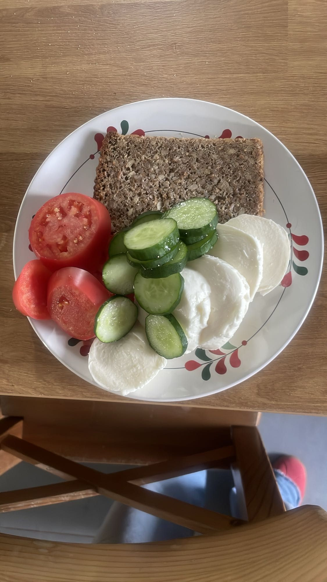 Chleb z warzywami i serem