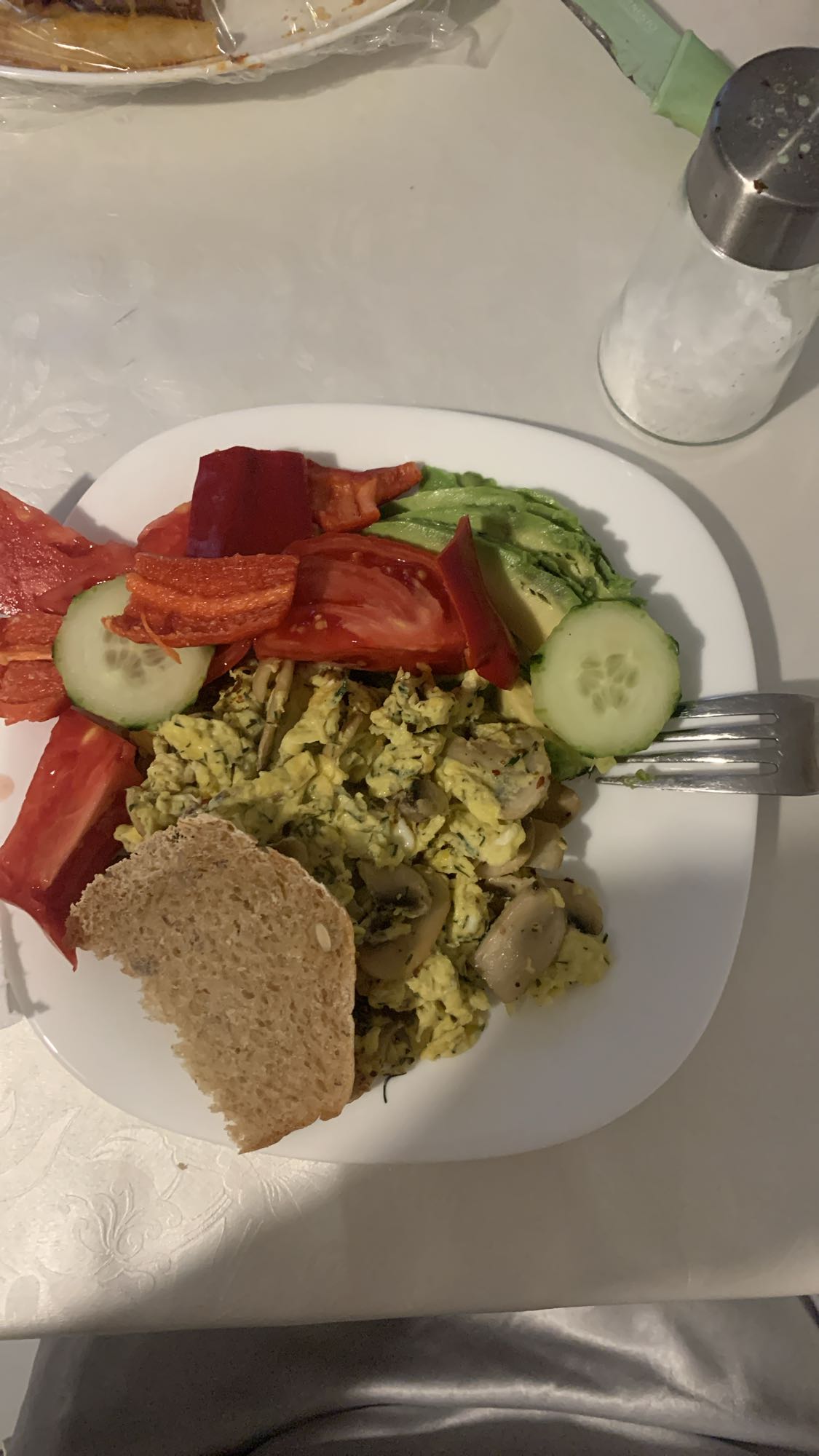 Groentescramble met brood