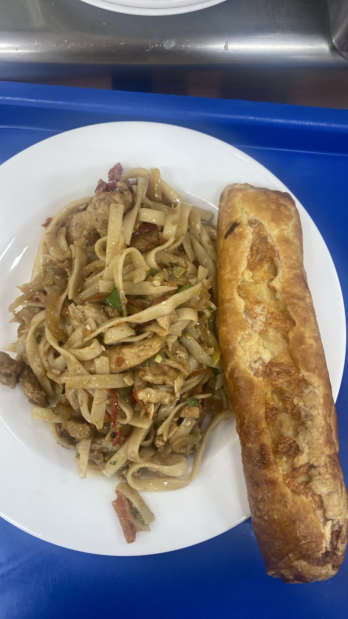 Chicken pasta with bread