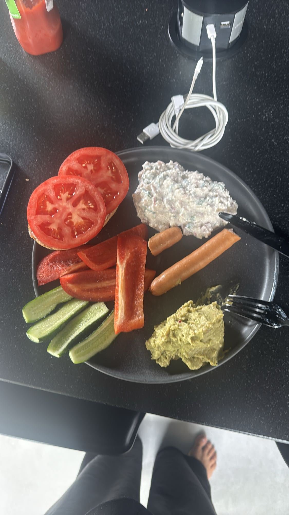 Talerz warzyw z pastami