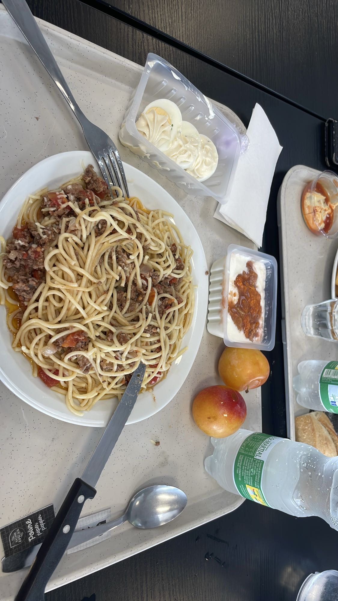 Spaghetti bolognaise et fruits