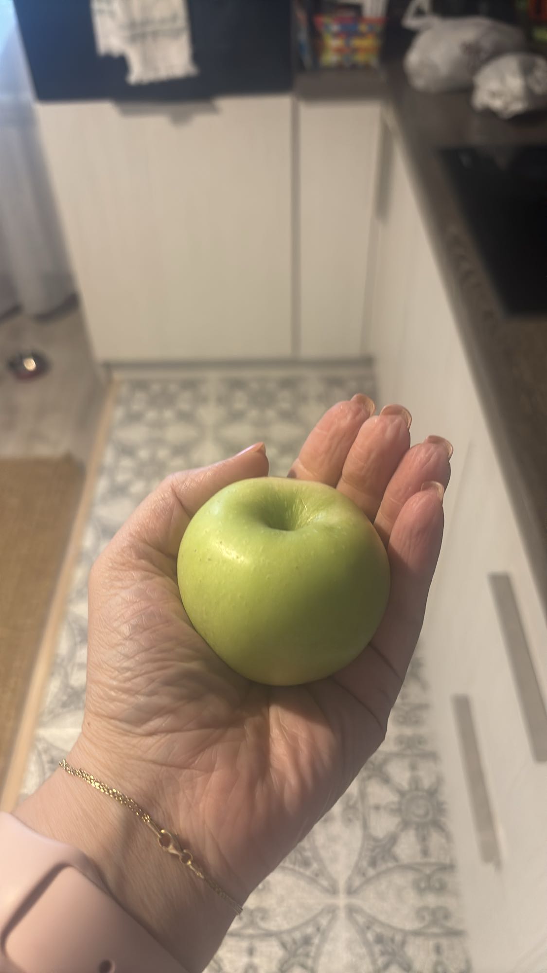 Зелёное яблоко