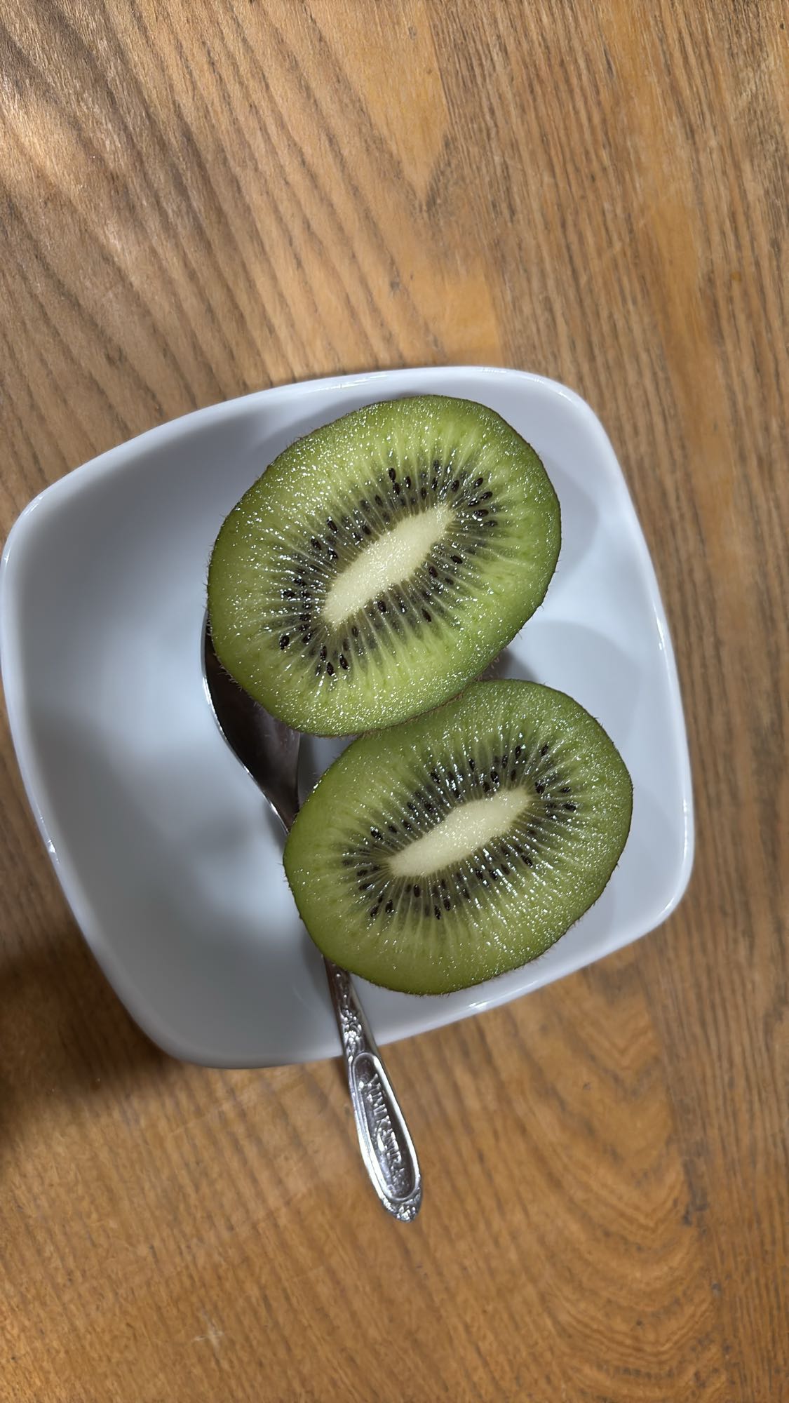 Fresh Kiwi Halves
