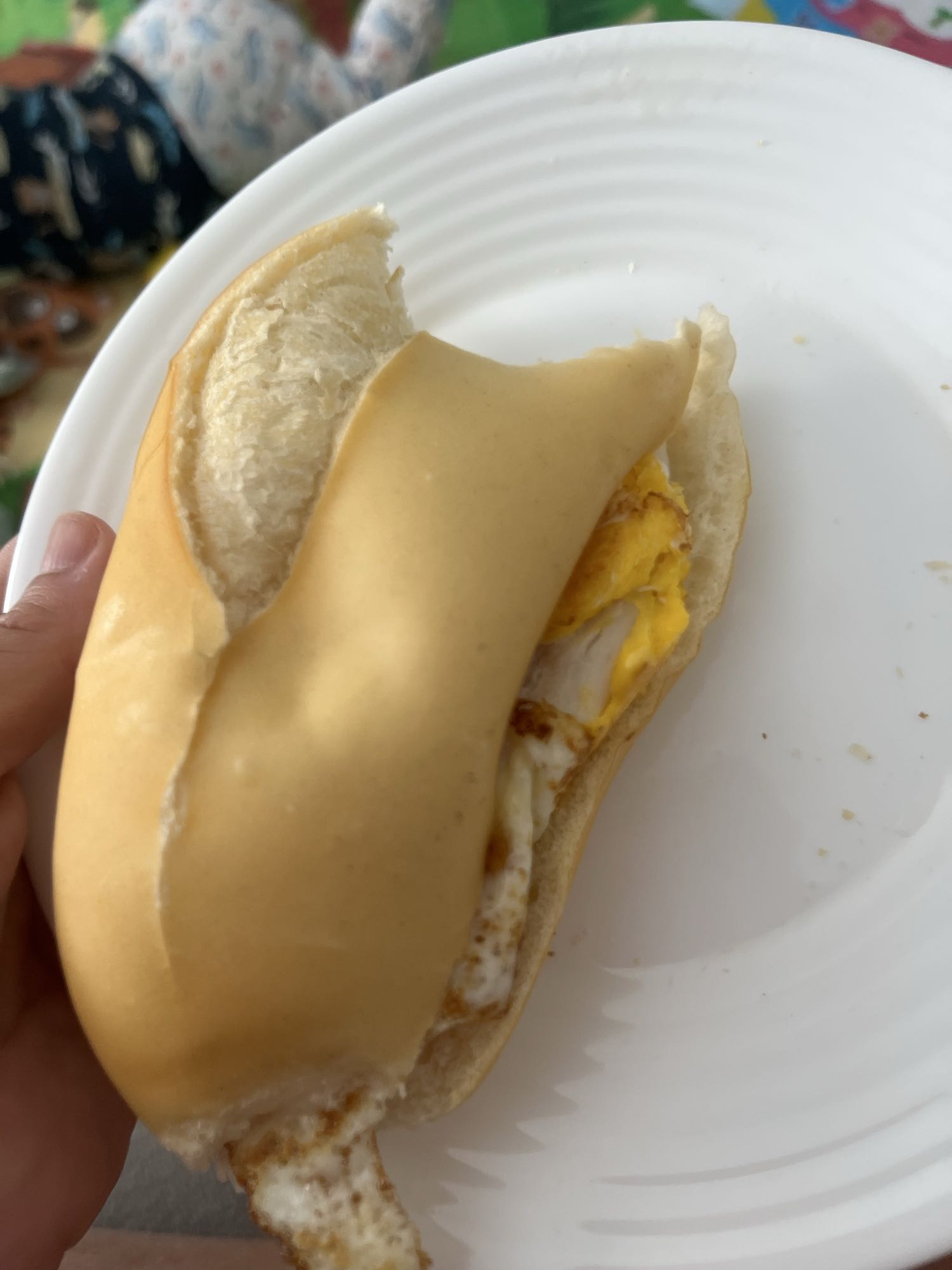 Pão com ovo frito