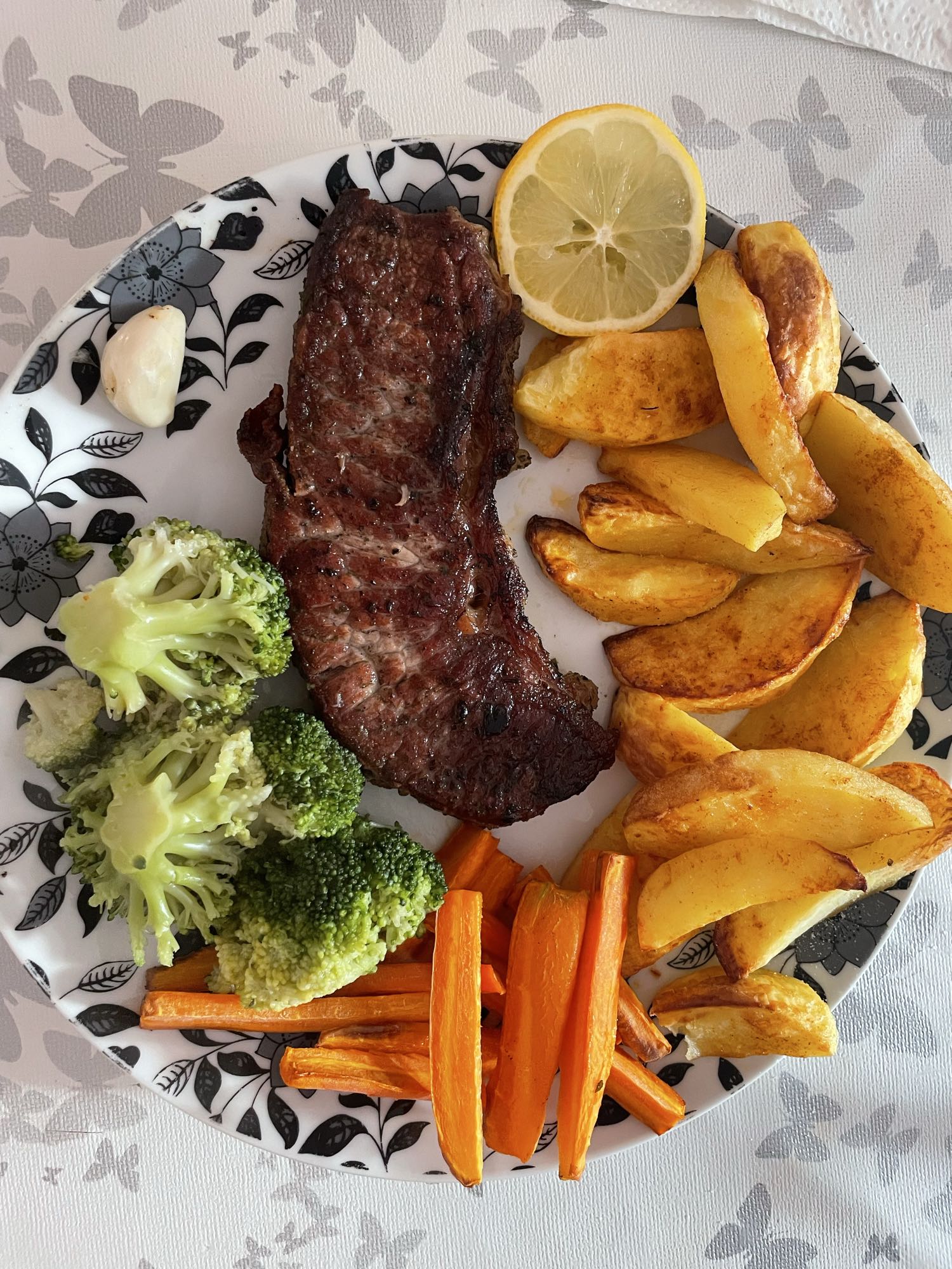 Rumpsteak mit Gemüse und Kartoffeln