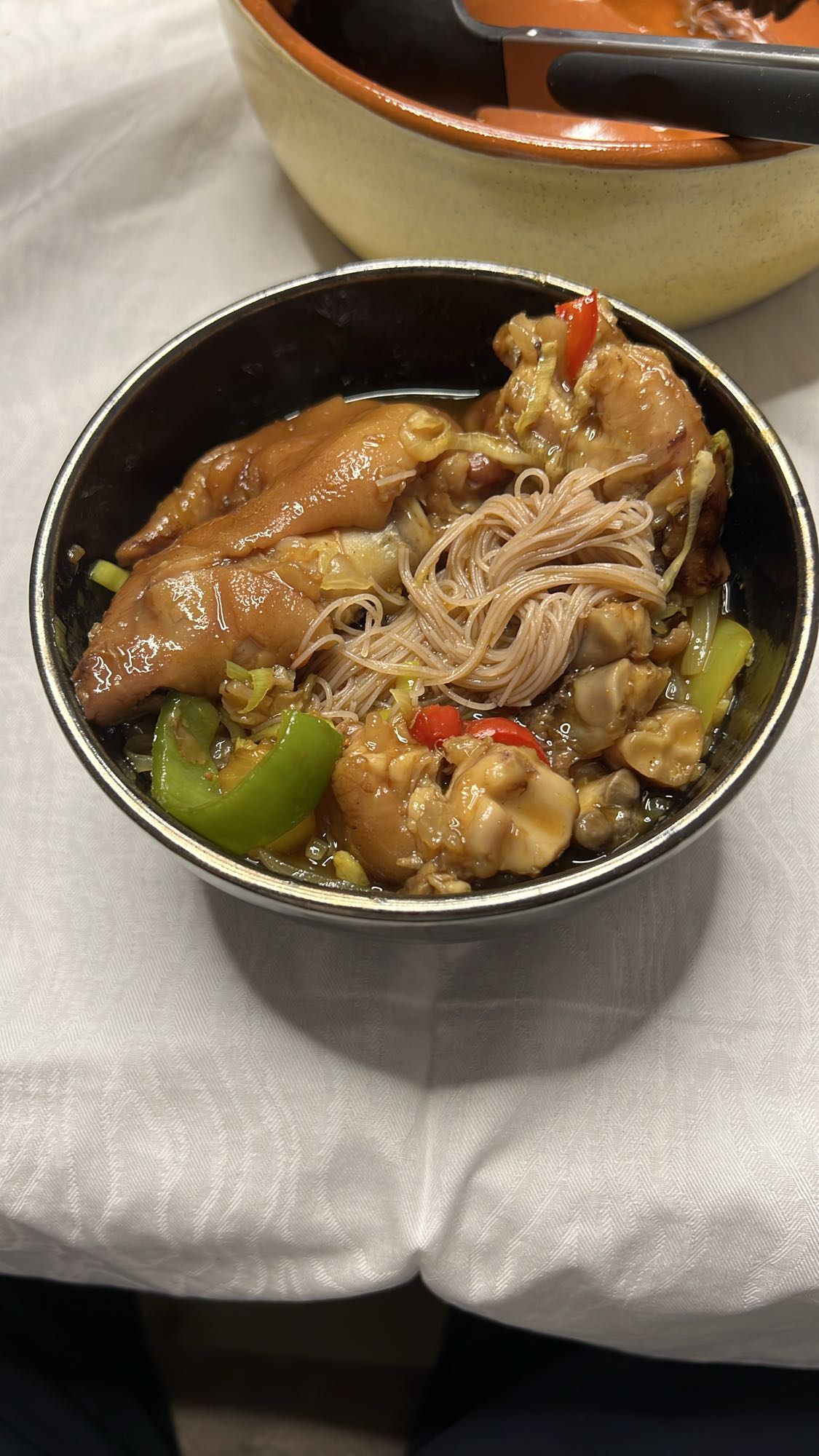 Tocăniță cu tăiței și legume