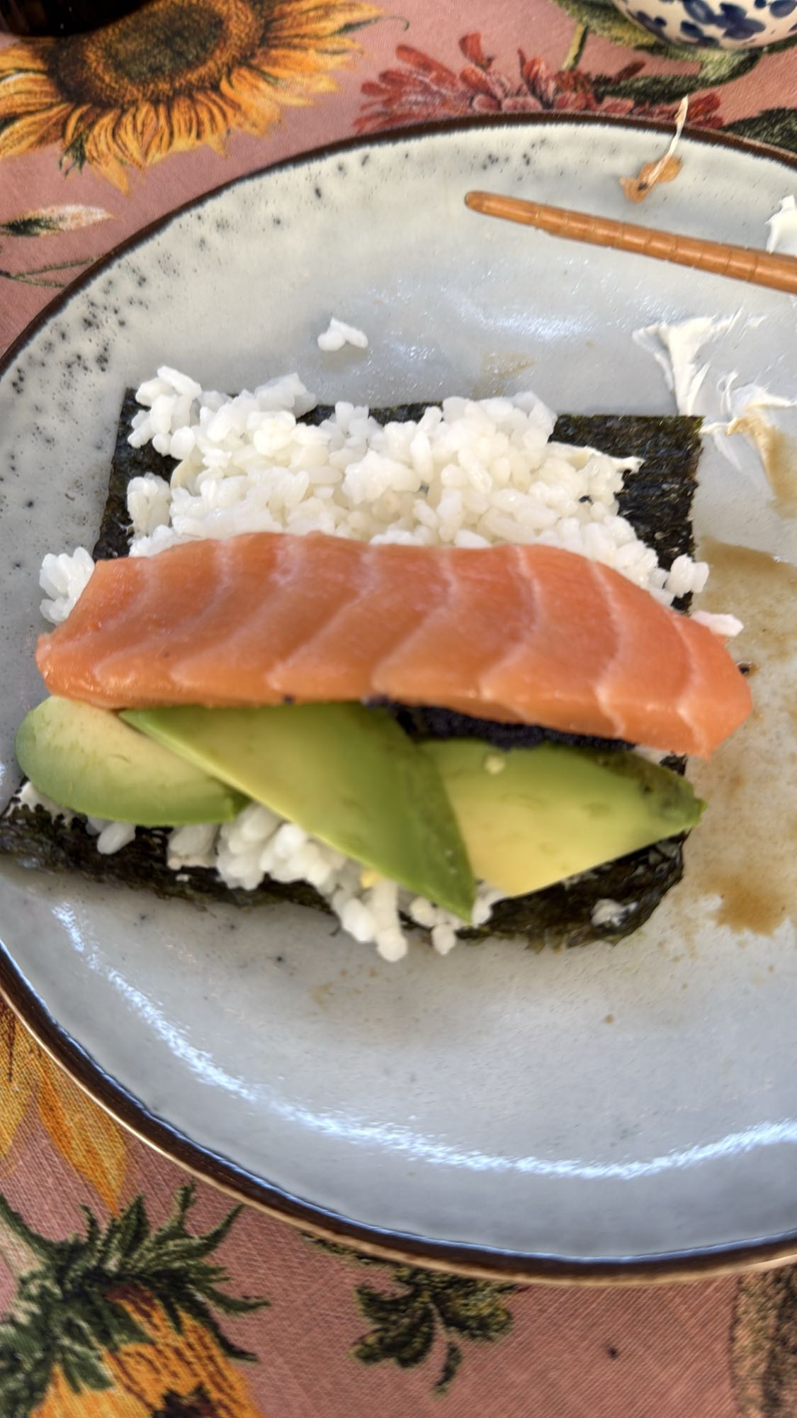 Lax och avokado sushi-wrap