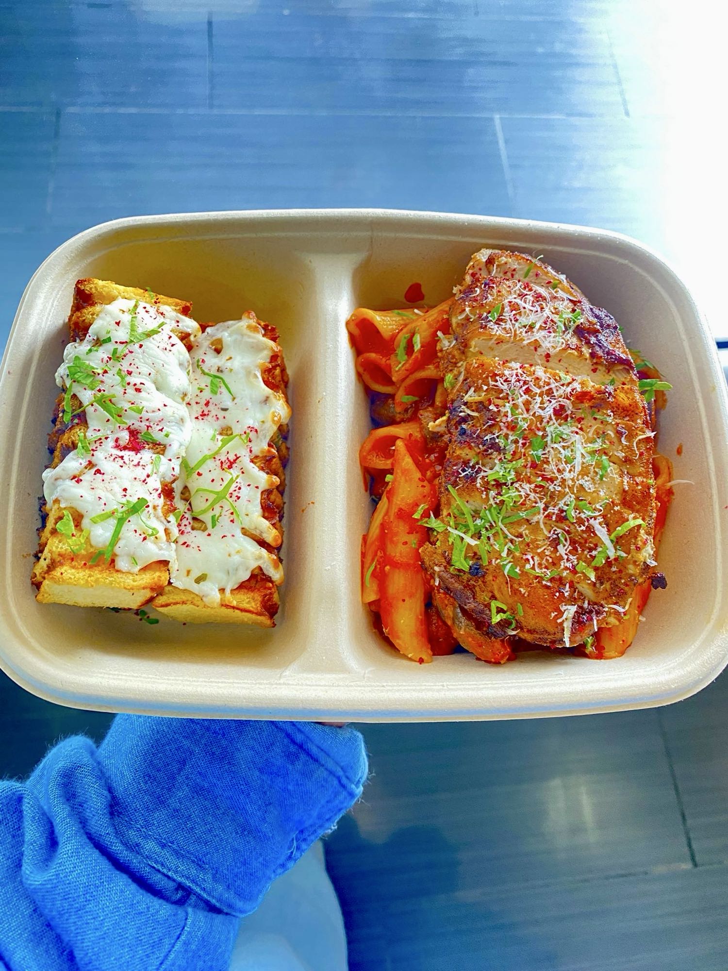 Chicken Pasta & Cheesy Bread