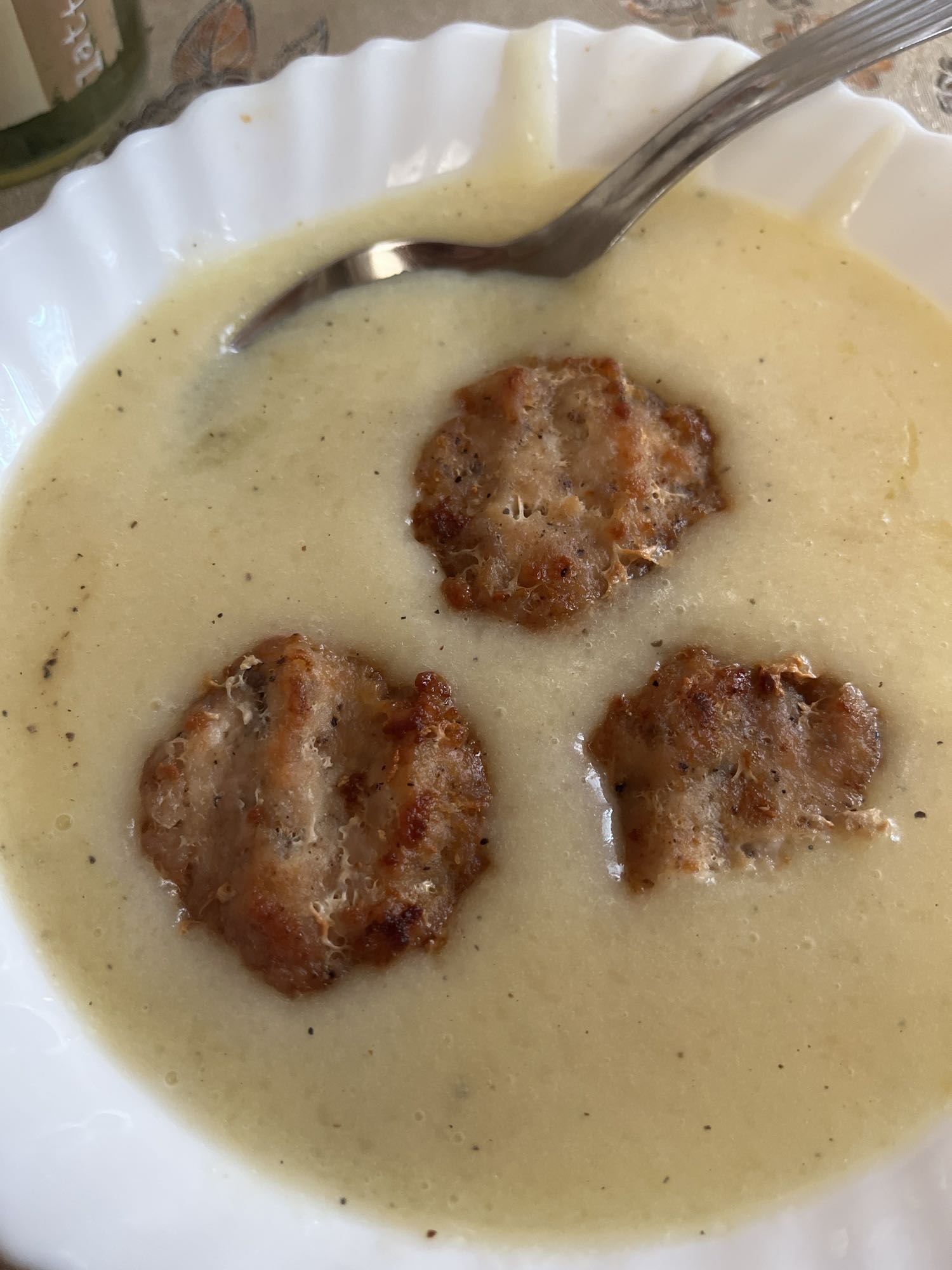 Soupe crémeuse avec boulettes