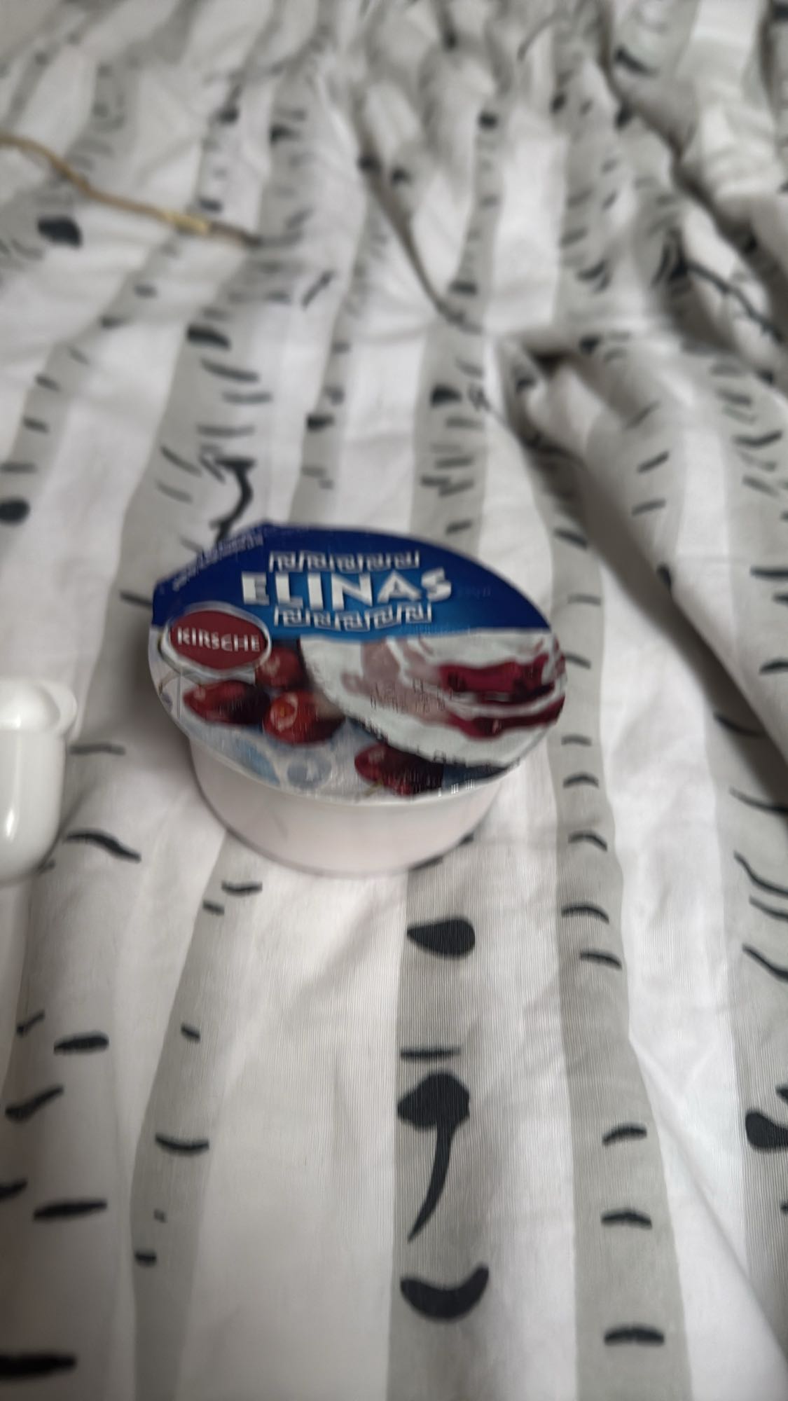 jogurt wiśniowy Elinas