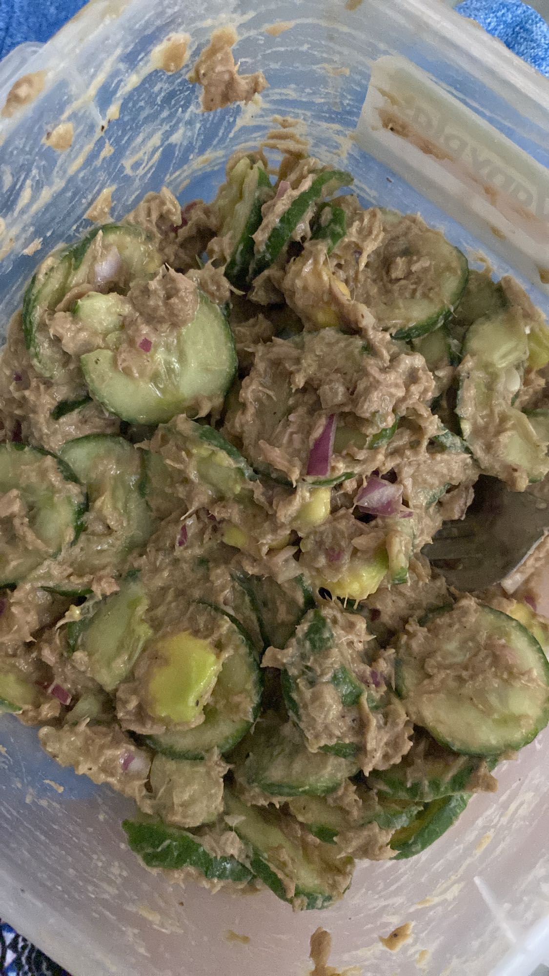 ensalada de atún y pepino