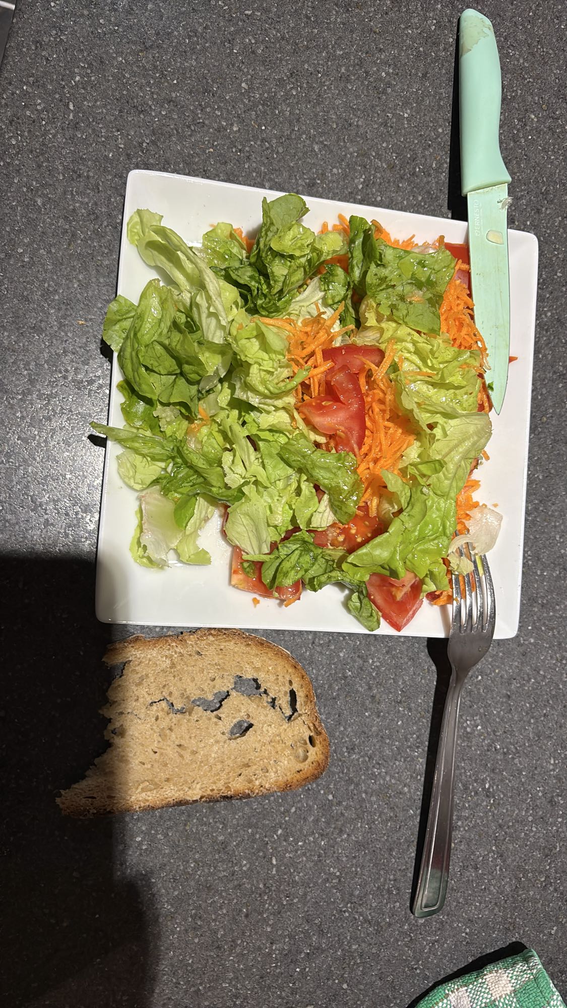 Salade fraîche et pain