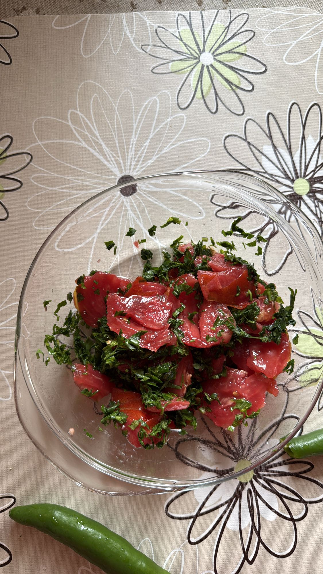 Salată de roșii și verdeață