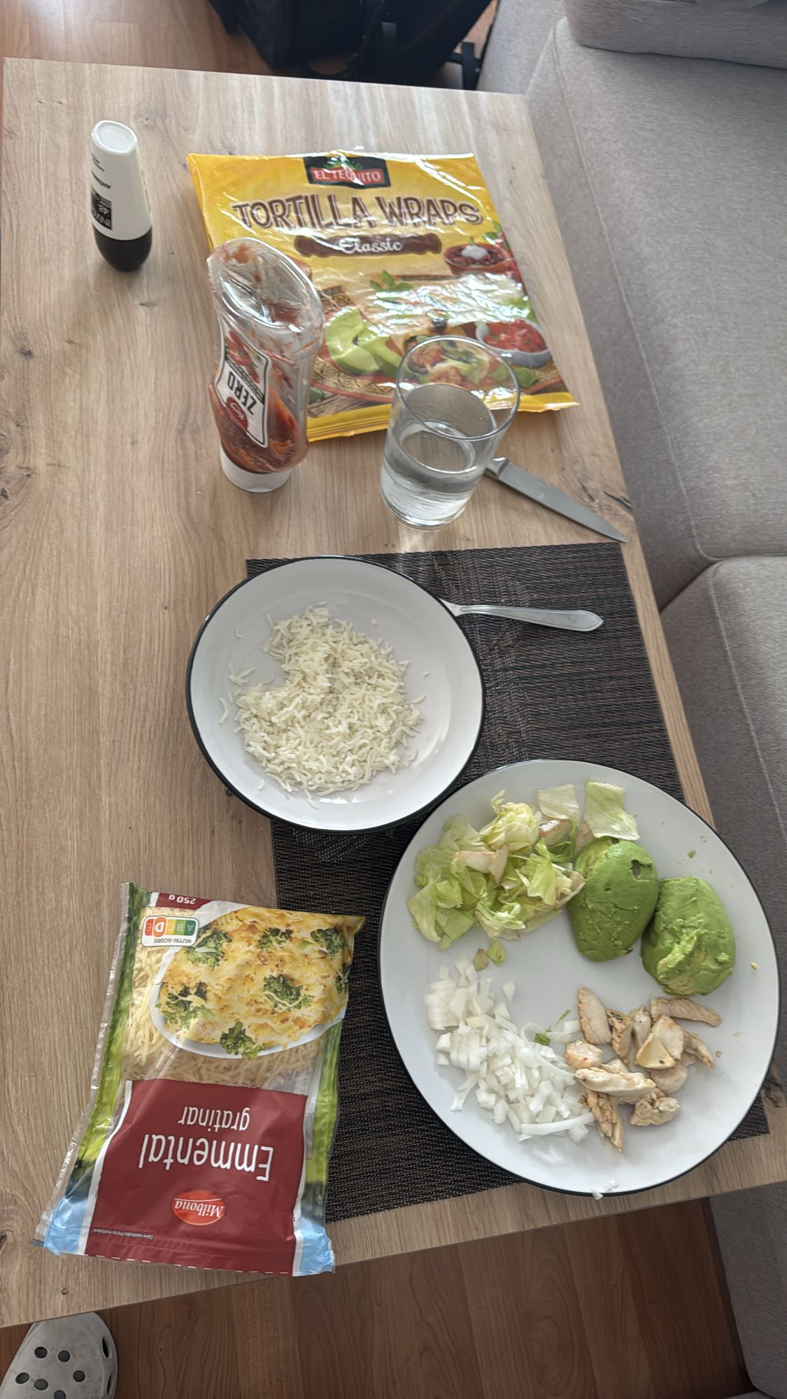 Tortilla con pollo y aguacate