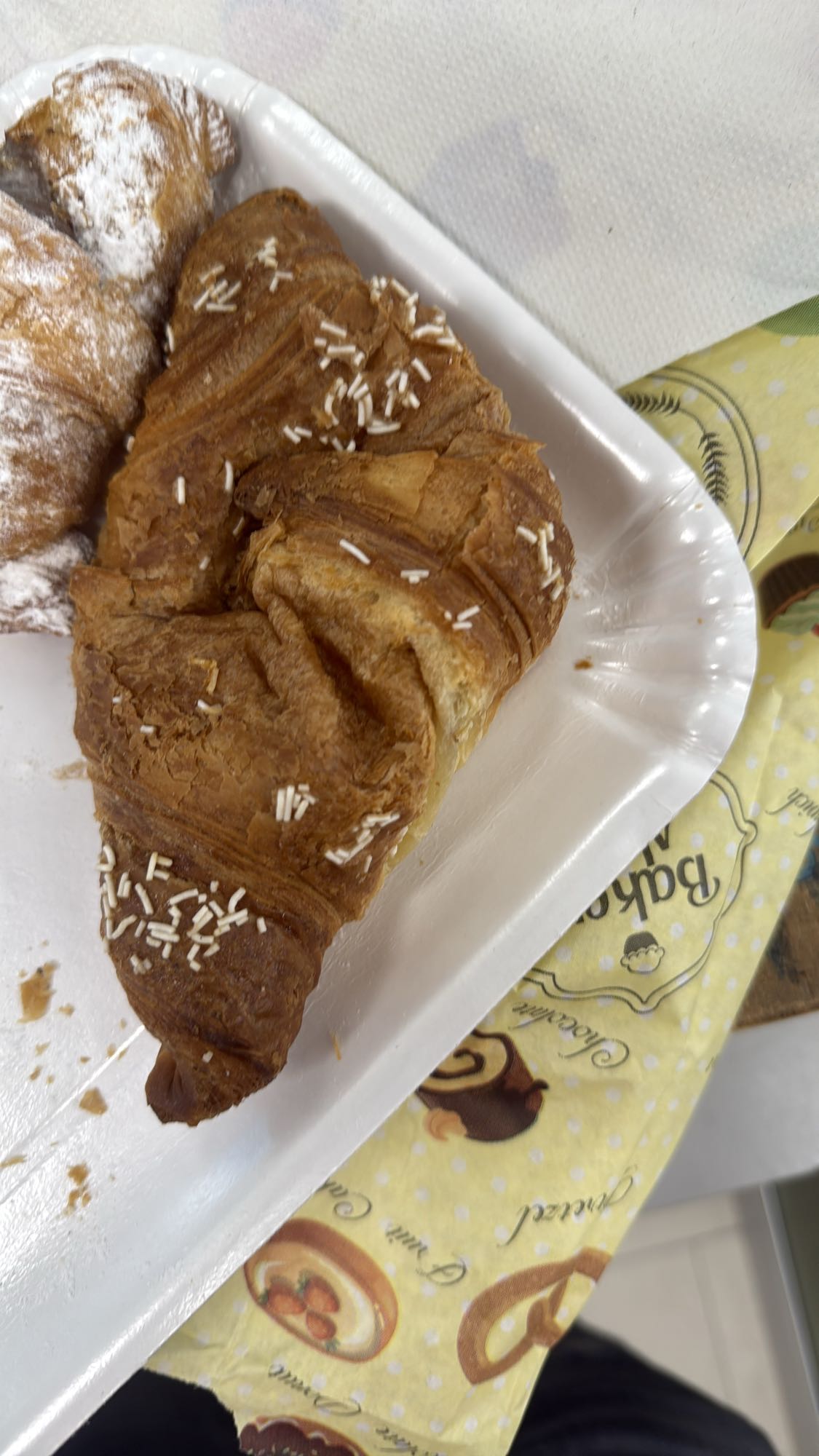 Croissant con zuccherini