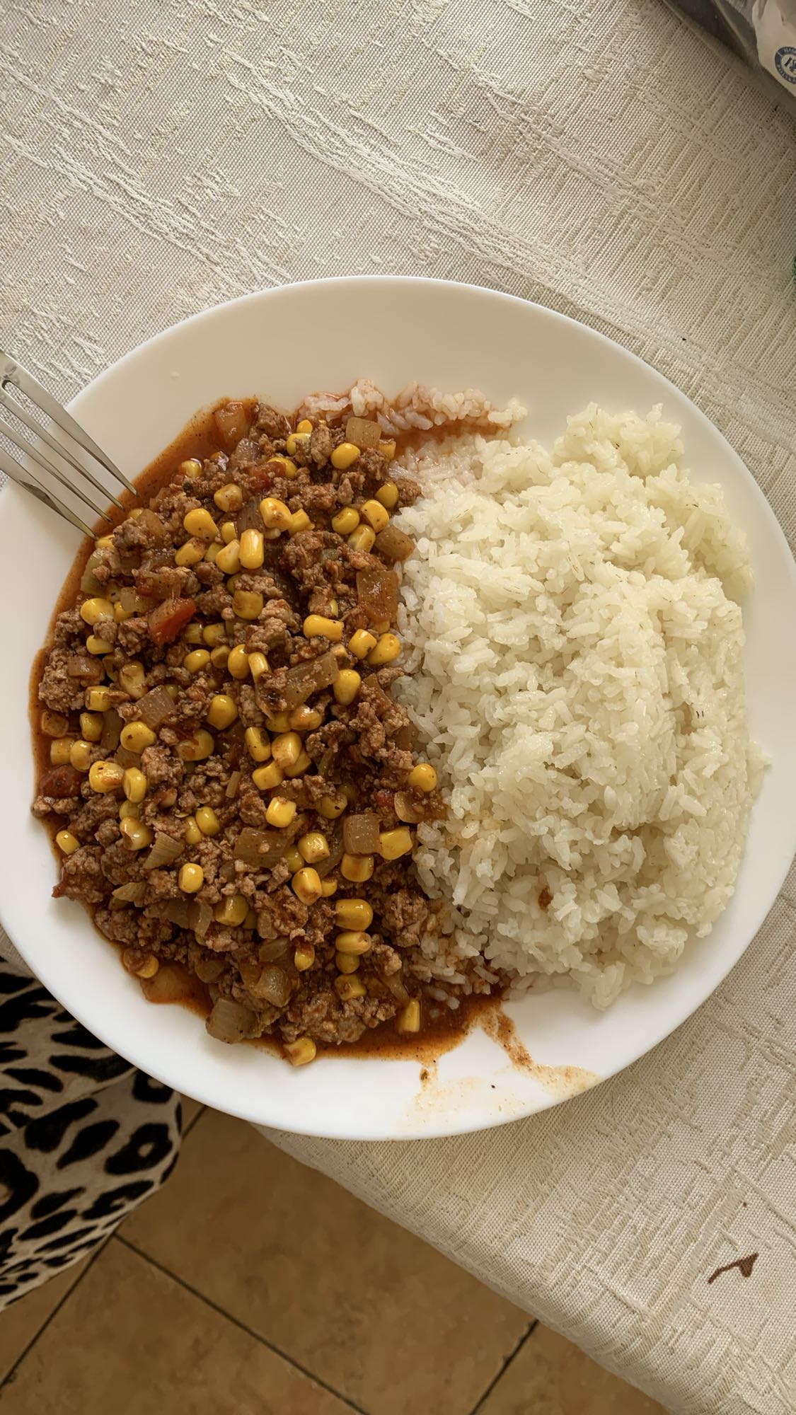 Ryż z mięsem mielonym i kukurydzą