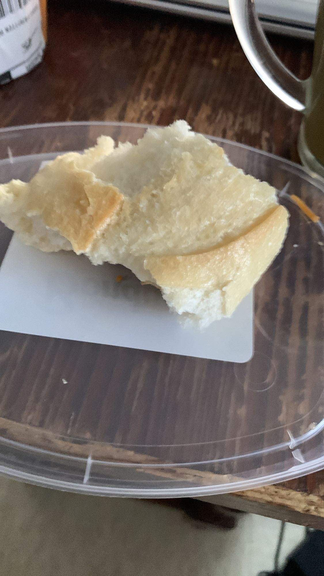 Morceau de pain blanc