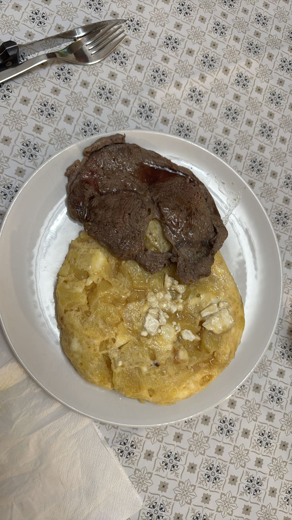 Tortilla y carne asada