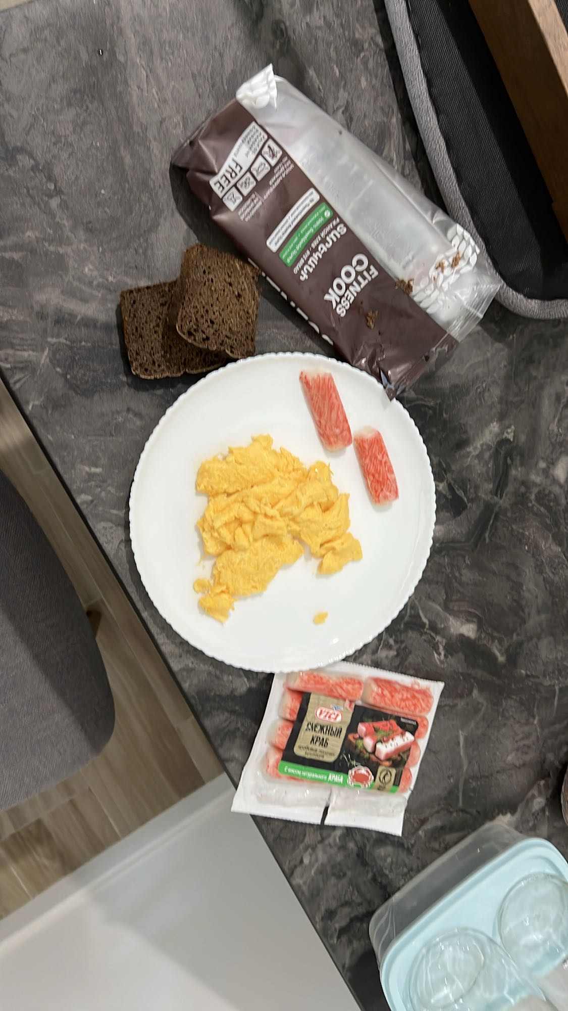 նախաճաշ ձվով և խեցգետնով