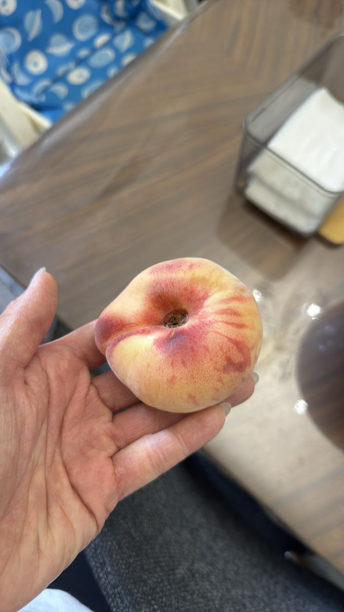 плоский персик